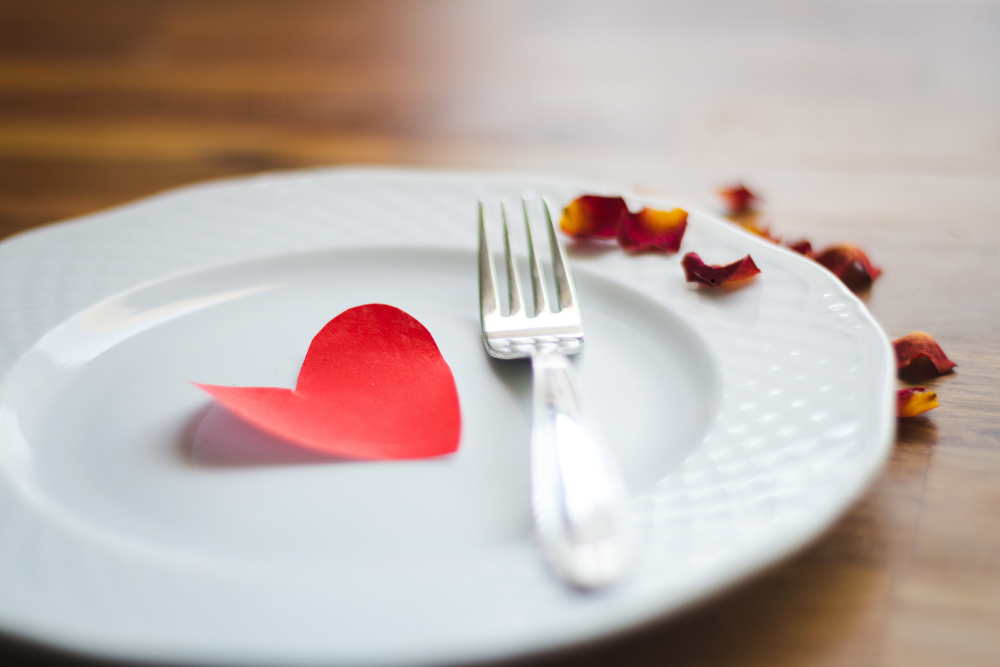 Wegańskie walentynki – te przepisy sprawią, że kolacja zamieni się w randkę idealną